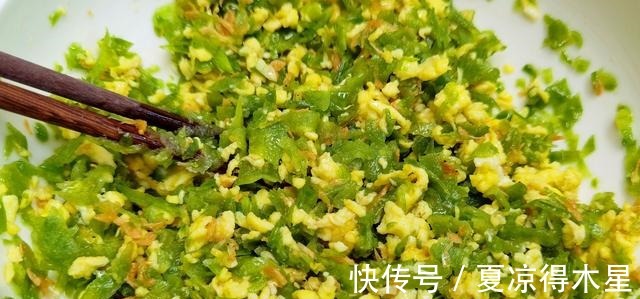 韭菜|三伏天，用它包饺子，鲜嫩营养，比韭菜白菜更香，经常上火要多吃！