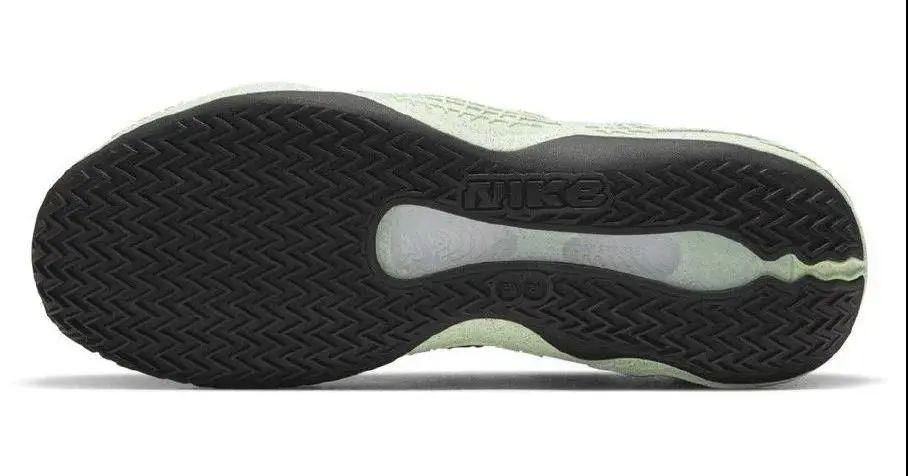 HD 16 + KD 13？Nike 这双垃圾鞋要封神？