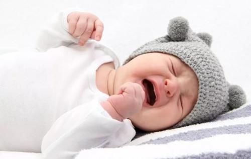 头几个月|宝宝频繁夜醒总是睡不安稳？有研究表明：可以尝试给宝宝添点辅食