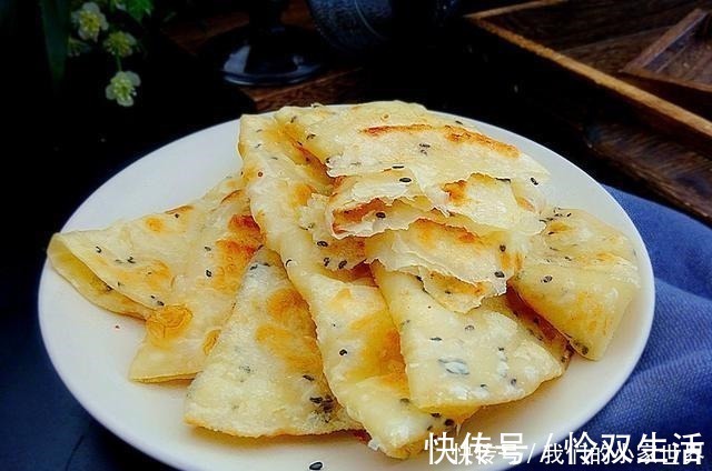 这是我最常做的主食，和面不用饧，半小时就上桌，又香又软