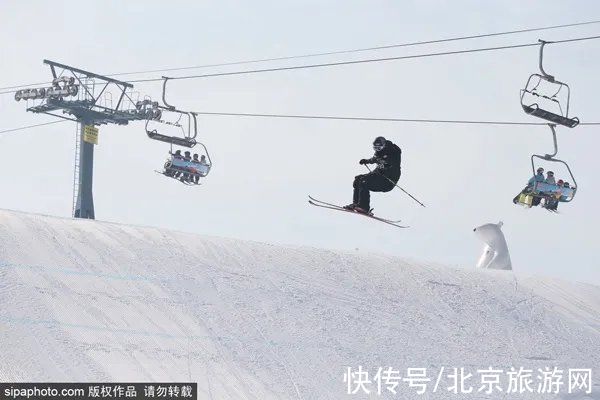 雪场|北京雪场陆续开门迎客，有些班车接送，还能免费教滑雪！