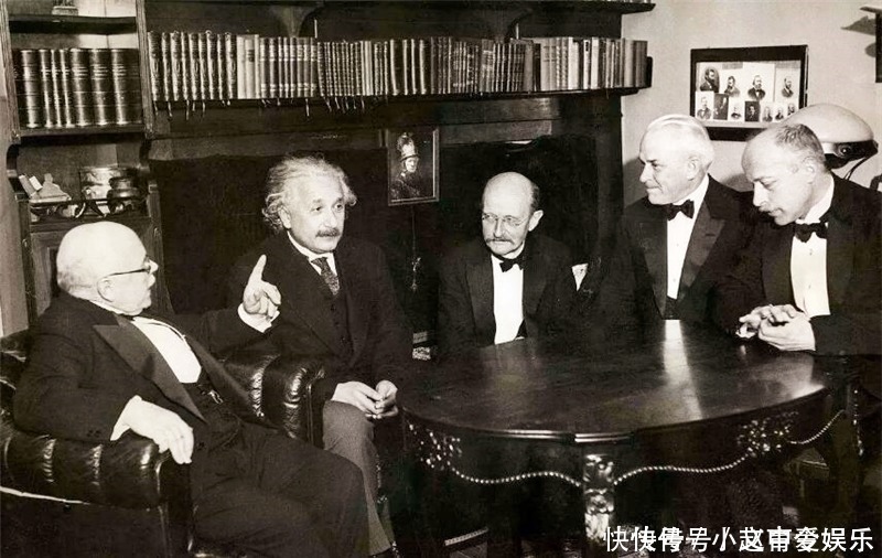 原子弹 爱因斯坦临终前,为何说“这辈子最大的失误,就是来到了美国”?