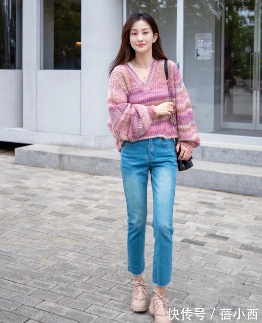 牛仔裤|换季当然要穿“针织衫+牛仔裤”!时髦耐看还百搭,直接照搬也美