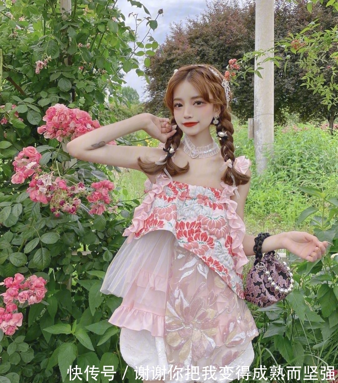 田园风|这才是夏日“萝莉风”穿搭,特别是各种麻花辫,浪漫又有田园风