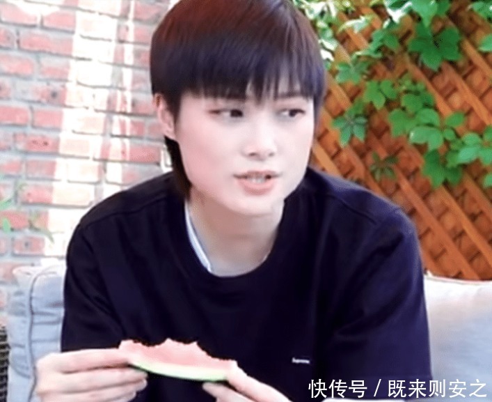 张靓颖 李宇春遭质疑,学员纷纷退赛,她却说不当导师,因为尊重