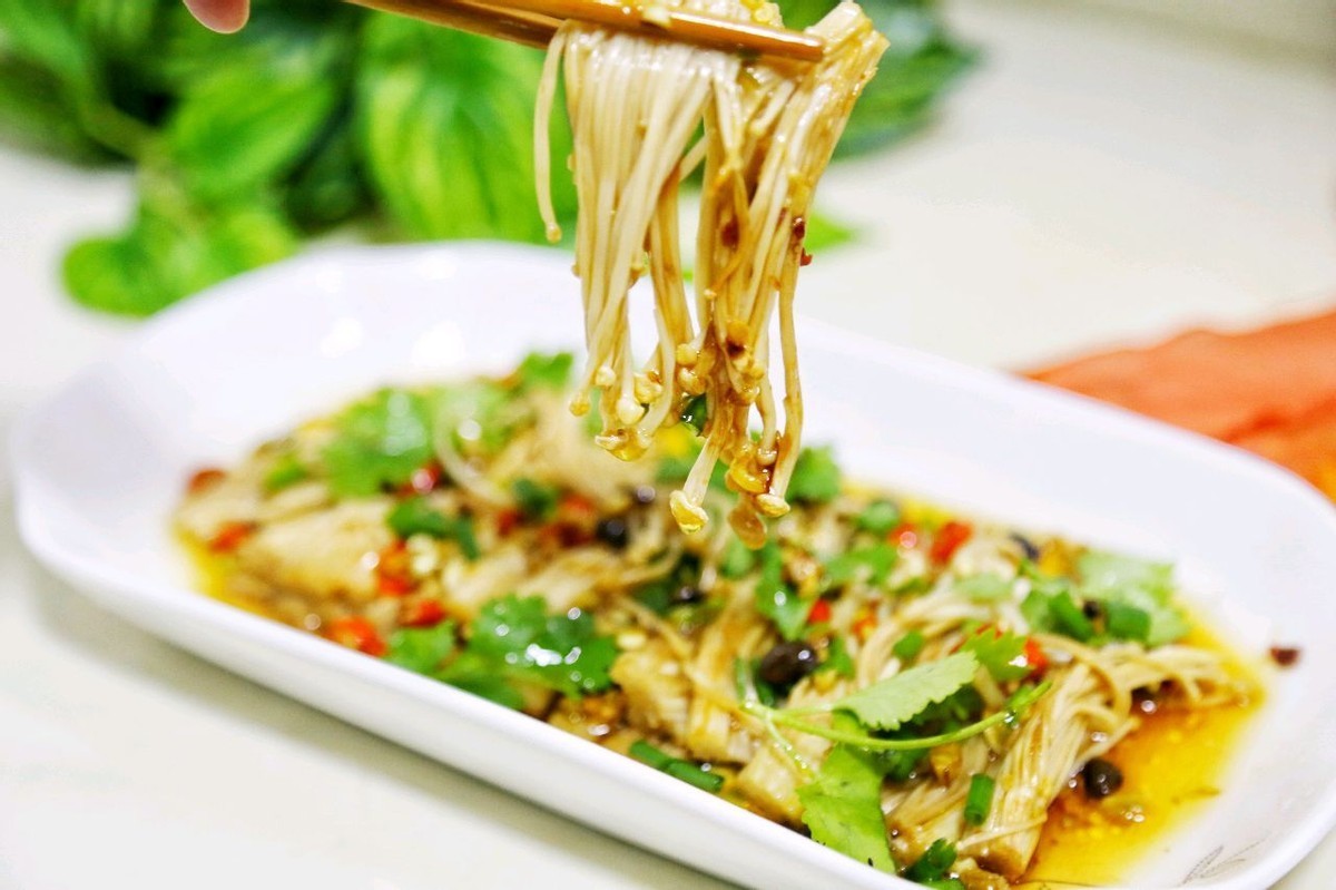 金针菇次吃法,大人孩子都爱吃,烤一烤就出锅,香气四溢