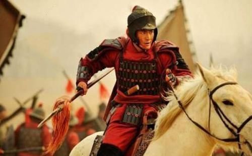 刺中|古代长枪上为何要挂红缨并非为了好看,等刺中敌人的时候就懂了