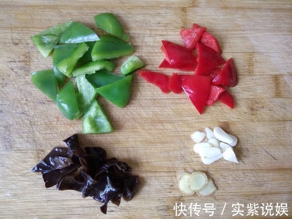 家常豆腐|豆腐此做法比肉都好吃，外酥里嫩，两块钱一大盘，全家抢着吃