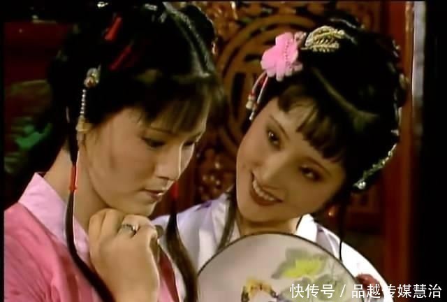 袭人|袭人为何处处看不惯林黛玉?黛玉身上这两个优势,令她自卑