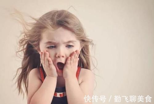 咬手指|孩子为什么喜欢咬手指?儿科医生表示:“长牙期”是祸首