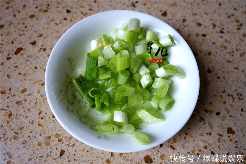 小葱|蚕豆最好吃的做法,简单美味,外酥内嫩,下饭更下酒!家人吃不够