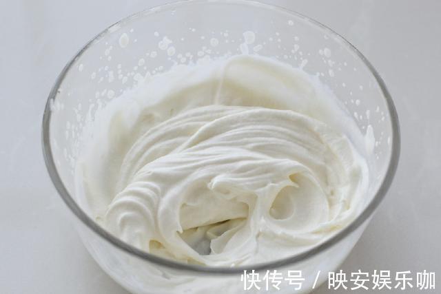 蛋黄|用平底锅就能做舒芙蕾松饼，口感松软香甜，孩子天天吃也不嫌腻！