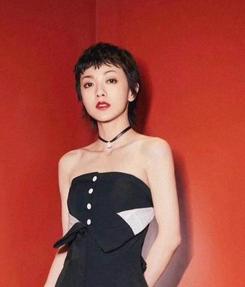 40岁的职场女人，很适合这4款“贴耳短发”，干练优雅又显脸小