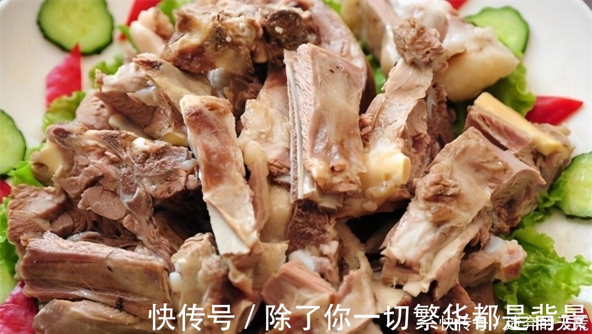本草纲目|炖羊肉时,切记“3放3不放”,否则汤不浓白还发黑,膻味特别大