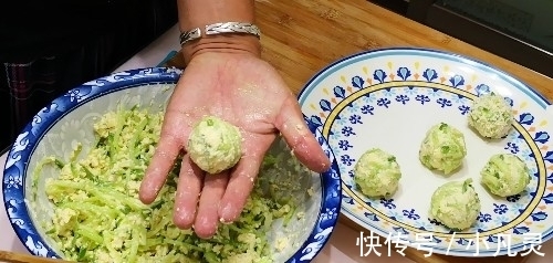 面包糠|做萝卜丸子时,加淀粉是大错特错,教你正确做法,外酥馅鲜,真香