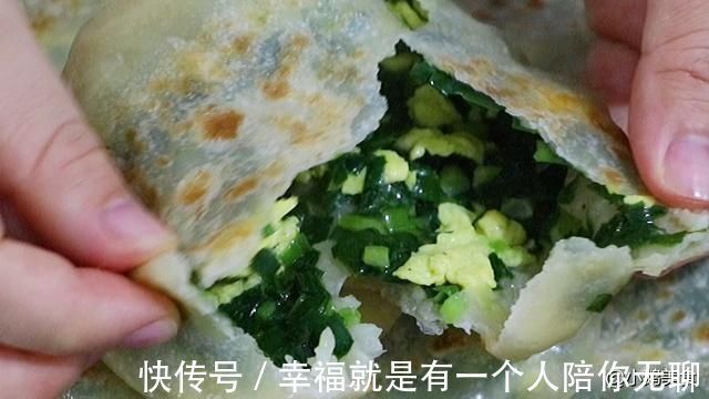 面团|爱吃韭菜盒子，这个方法就够了，不和面不擀皮，薄皮大馅太香了