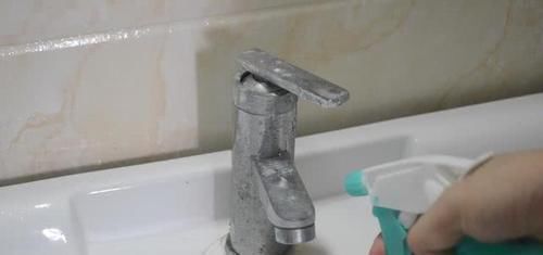 混合|风油精和牙膏混合在一起,用途真厉害,知道的人不多,涨知识了