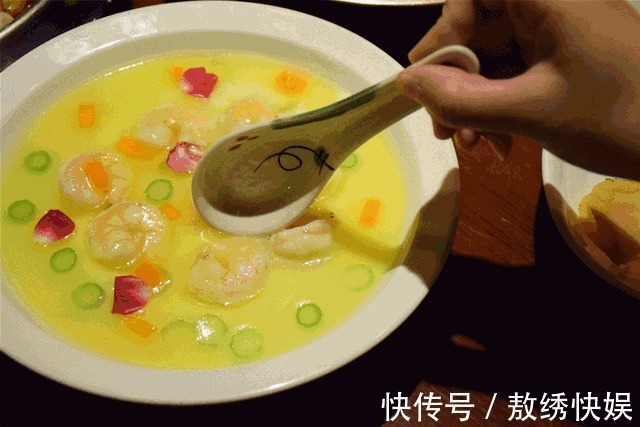 蒸制|鸡蛋羹总是蒸不好掌握4个技巧,蛋羹滑嫩无气孔,美味又好吃