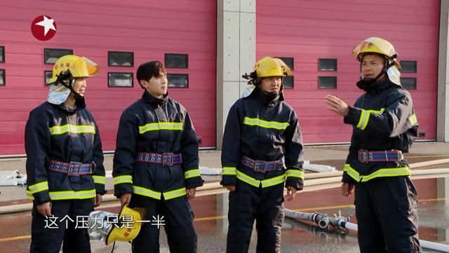 十一年出警五千次《极限挑战》将消防员的这一面展现得淋漓尽致