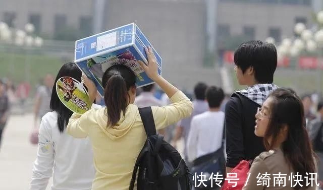 铁叶 挫折就像珍珠里的沙砾,与其对挫折念念不忘,不如着眼于珍珠本身