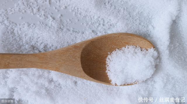 小苏打做清洁已经落伍了,把2样东西混一起,比小苏打强10倍