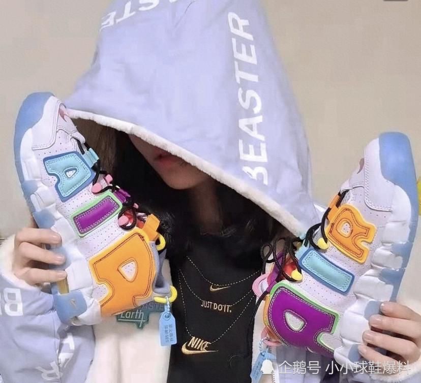 700多的时候你不冲，现在又要后悔了吧，多色拼接篮球鞋有点爱！