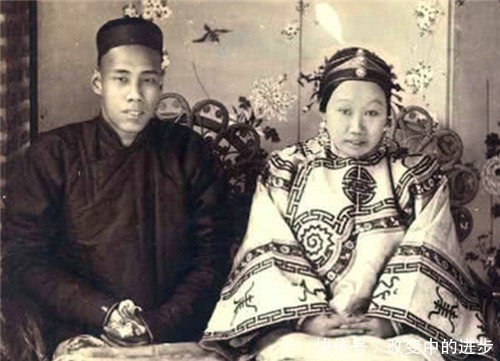 儿子|父亲捡到一弃婴,儿子长大后娶了女婴,生下一子成家喻户晓的名人