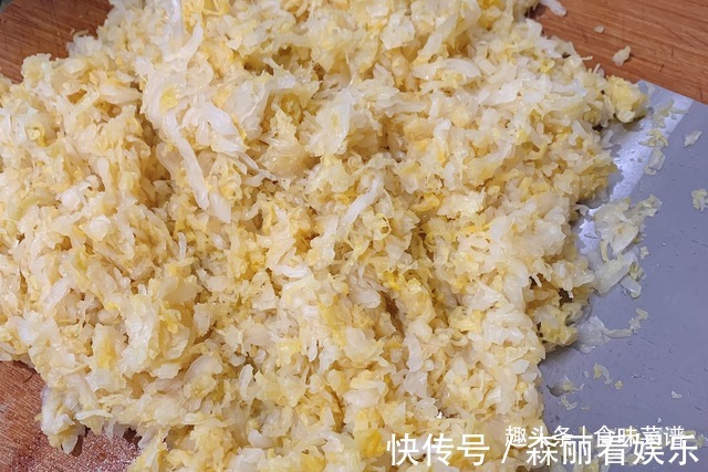酸菜饺子好吃有诀窍，教你调馅的正确方法和用料，饺子不好吃才怪