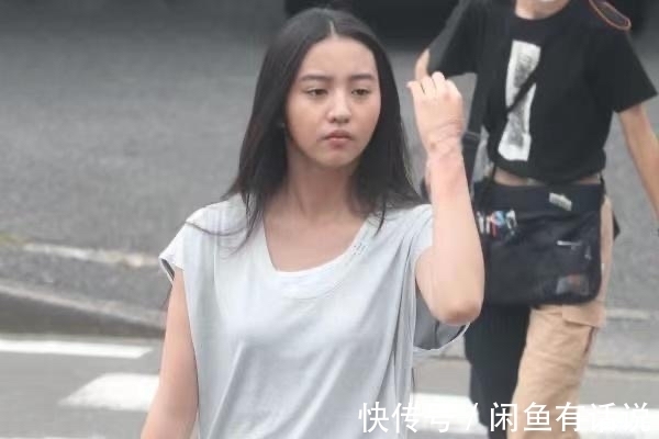 老妈|木村光希出门真随性,“老汉衫”配洞洞鞋不修边幅,还没老妈时髦