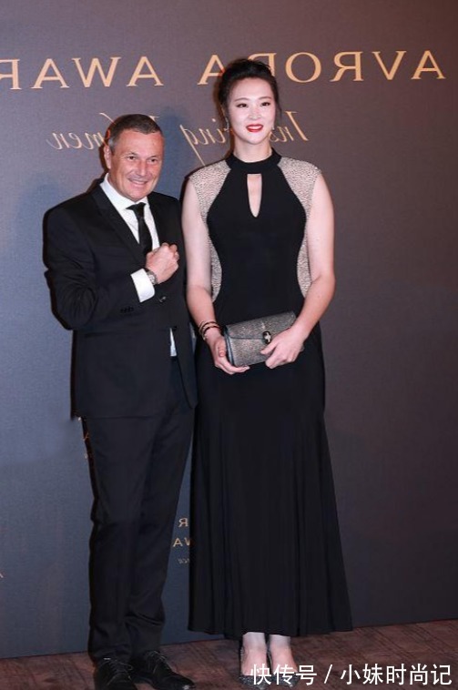 气质|惠若琪生女儿后逆生长!一袭印花裙美艳又大气,气质不输女明星