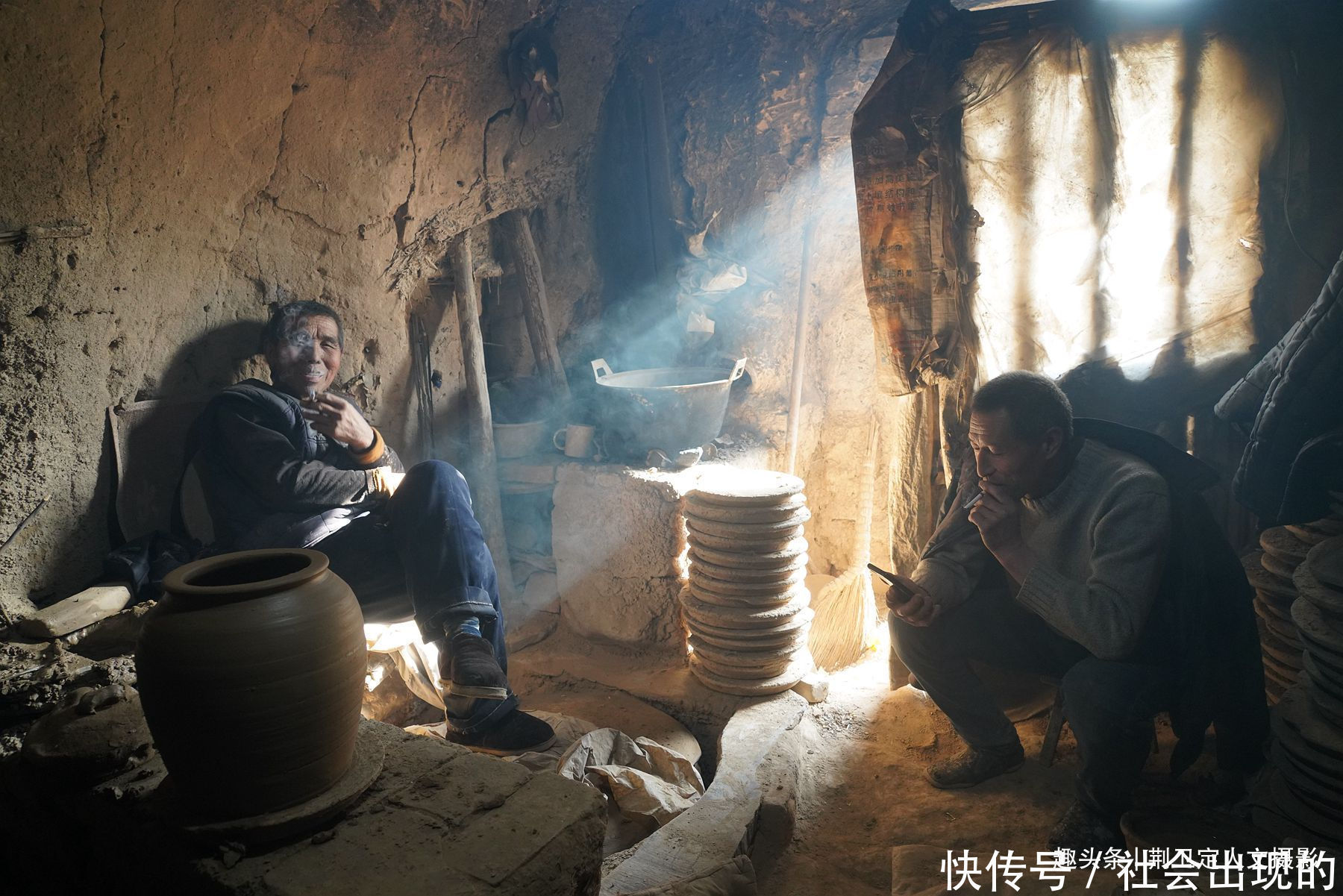 农村大爷有门怪生意,专为死人烧罐子,干了30年不让孩子学