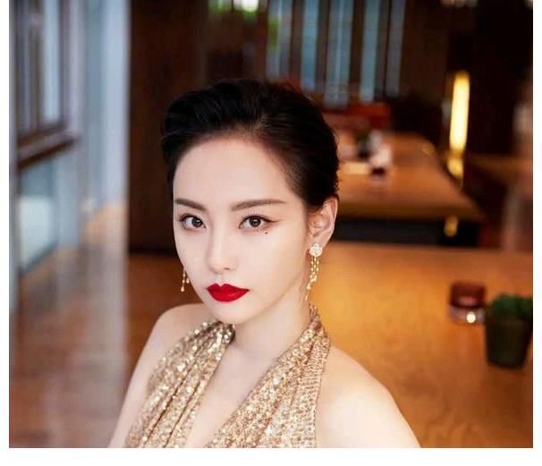 王祖藍為鐘嘉欣出頭？喬欣有捷徑拿資源？黃曉明收買人心？