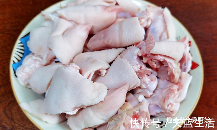 厨娘|夏天，要多吃猪蹄，营养滋补不发胖，比吃牛羊肉强，炖一锅真馋人