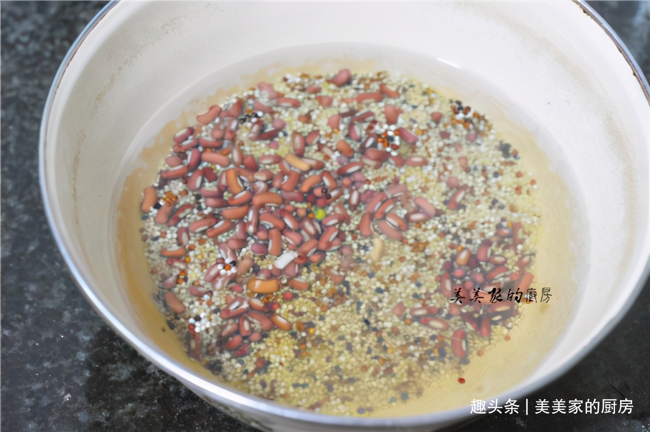 秋天解燥首选它,胜过滋补汤,搭配糯米入锅一蒸,超滋润!