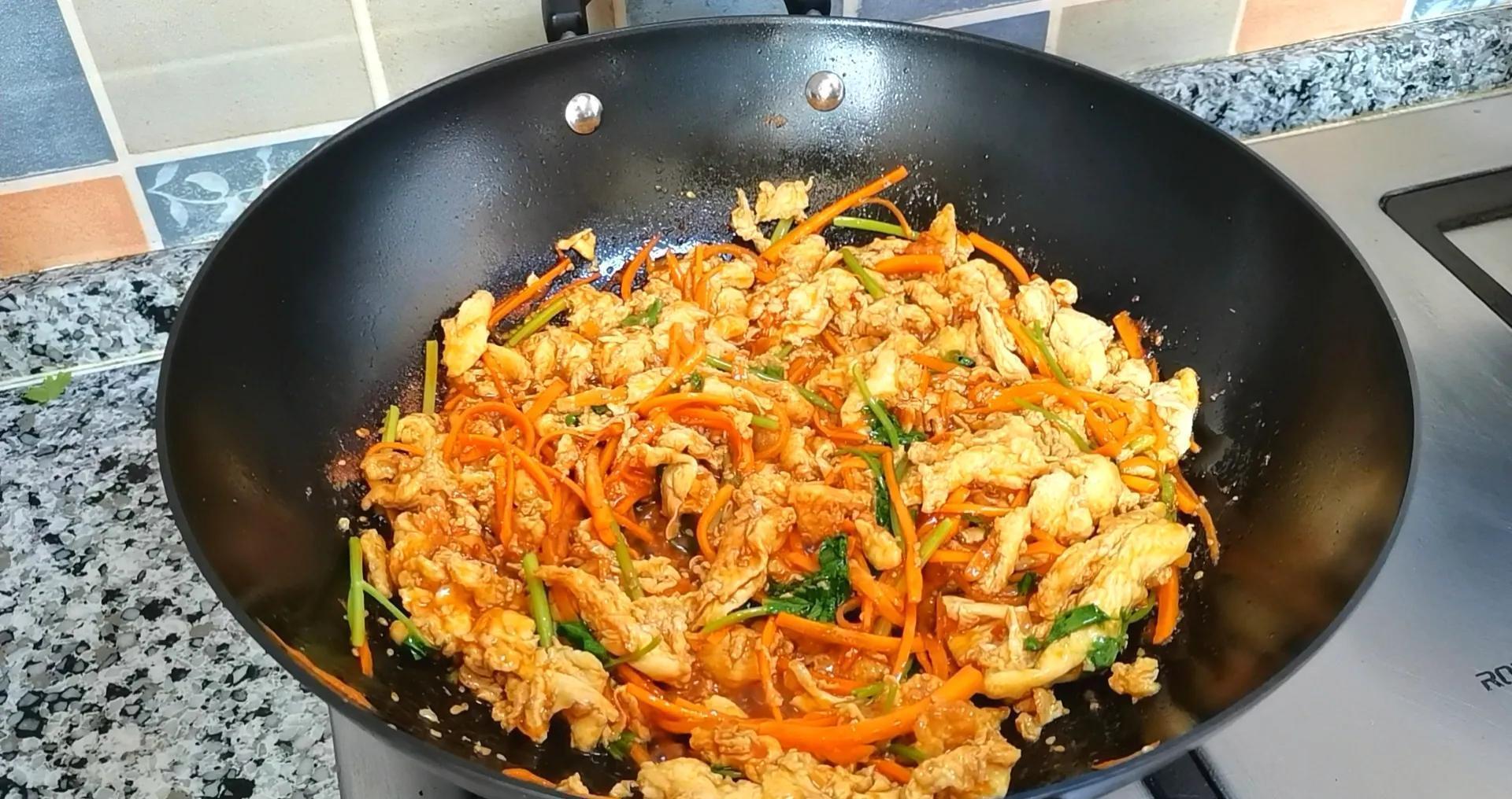 灵魂酱汁炒蛋，鲜香嫩滑，拌面下饭都好香，比肉还香，老少都爱吃