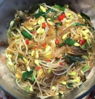 炒粉条，别直接下锅炒！大厨教你一招，软嫩爽滑，不粘黏还好吃