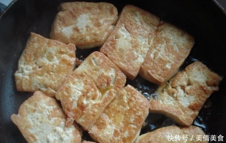 冲洗|煎豆腐时,第一步直接放油大错特错!牢记这一点,豆腐香酥不油腻