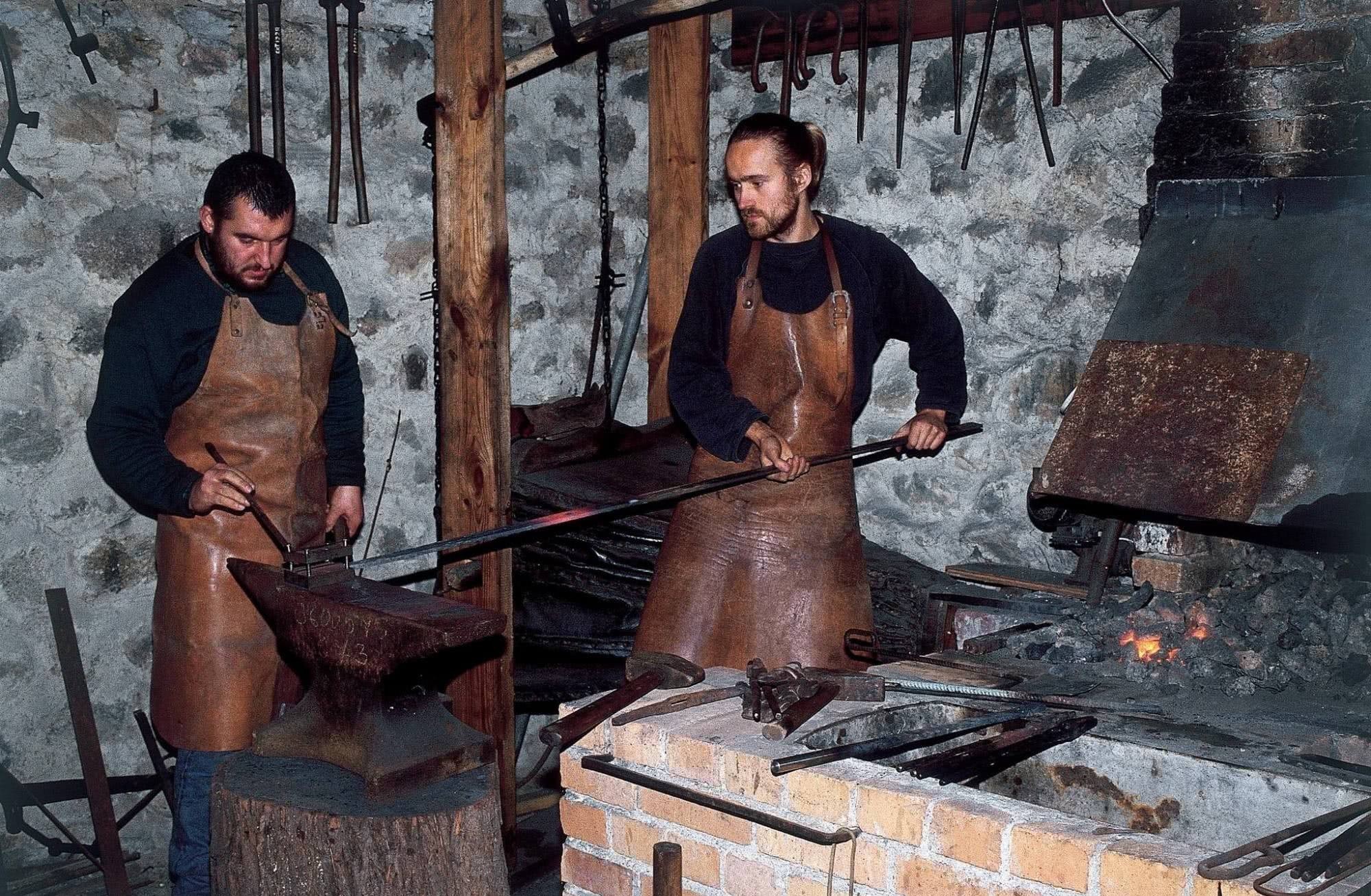 德国军队|二战6名德军被埋防空洞,6年后获救已不成人样,他们经历了什么?