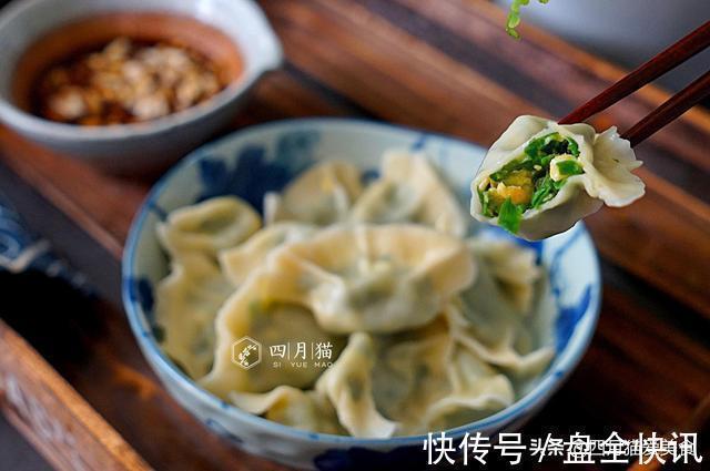 包饺子还是素馅更香，闻着就流口水，吃一次5块钱，给肉都不换