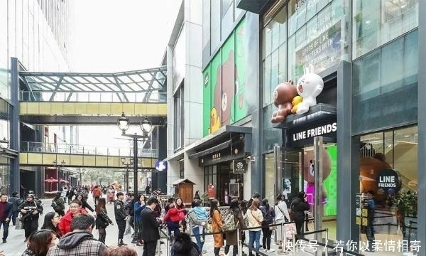 长龙|上海的线下店全关了!淮海路上这栋三层洋楼曾经天天排长龙…