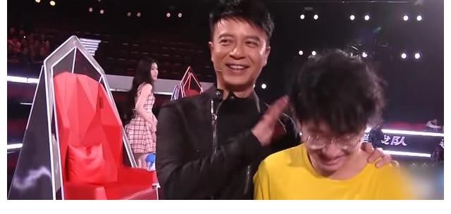 那英|“周深2.0”来《好声音2021》，仅两位导师转身，李荣浩无动于衷