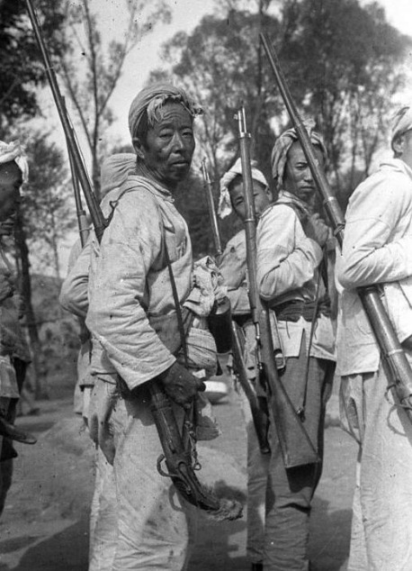 群众|民兵抓到一个日军翻译,缴获4把步枪,群众拍手称快