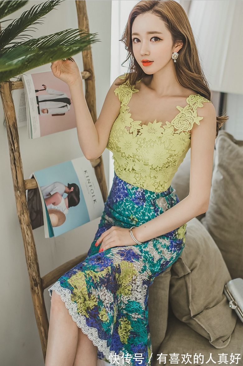 蕾丝|穿黄色蕾丝连衣裙的美女,脚上一双恨天高很是亮眼