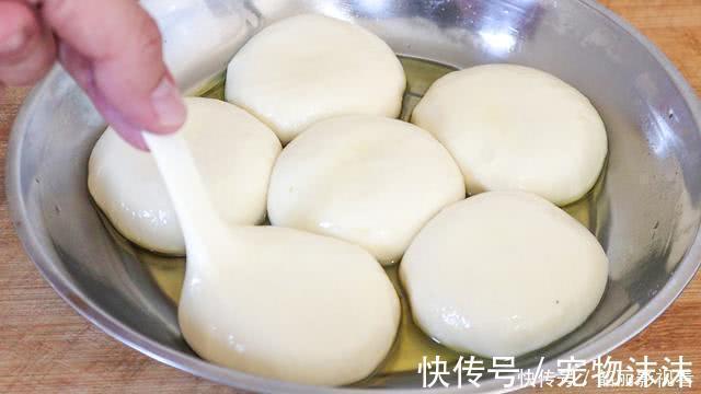 早餐饼|早起半小时给家人做盘早餐饼，做法简单，外酥里嫩口感劲道