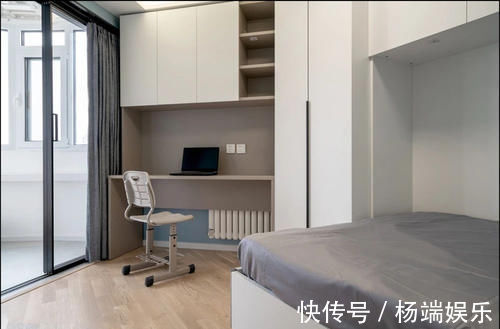 客厅|还是老公机智,阳台客厅之间装个隔断墙,空间宽敞不止一点点!