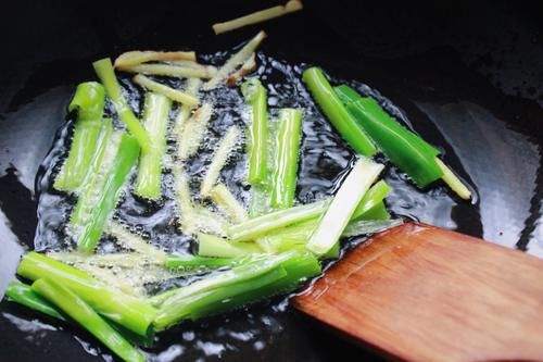 腊月,宁可少吃猪肉,也别错过这菜,滋补又解馋,不懂吃可惜了