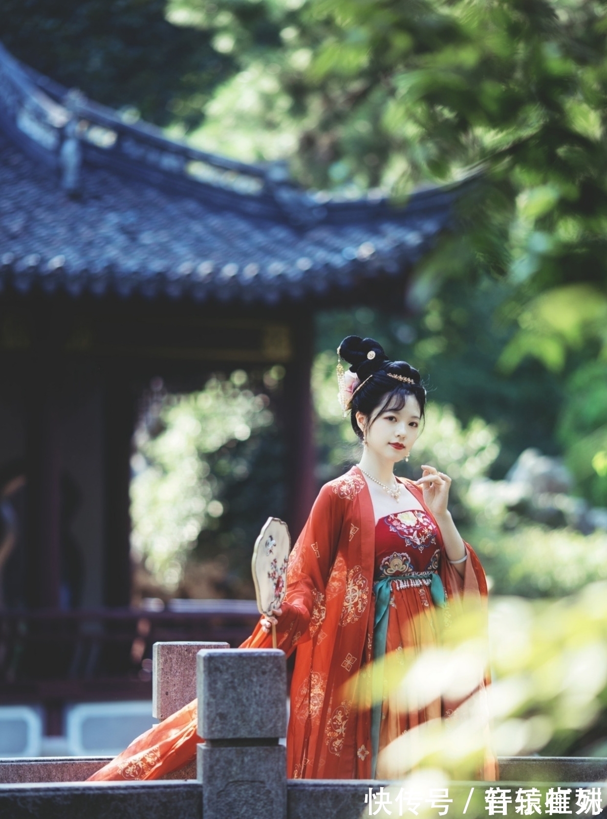 梨园&七绝·十二首丨几张人面如花瘦,几次多愁善感时?