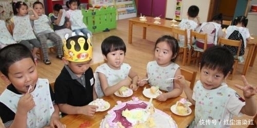 退回|孩子幼儿园过生日,妈妈送蛋糕被原封退回,老师:蛋糕太小了