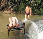 |搞笑段子王:看大哥这副模样,这只狗狗想必已经训练了很久很久了吧?