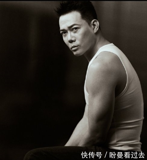 山鸡哥|以情怀为卖点,大龄男艺人再就业,他们的舞台怎么样?